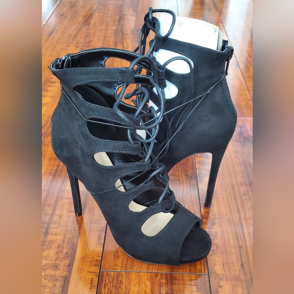 Windsor Suede Black Heel  Size 6.5